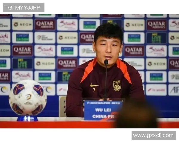 足球明星因伤情紧急提前离场引发球迷热议与媒体关注