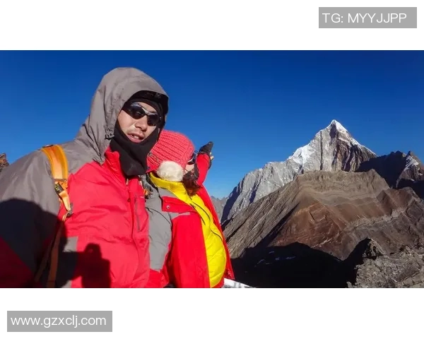 足球明星挑战极限登山之旅视频展现勇气与毅力的完美结合